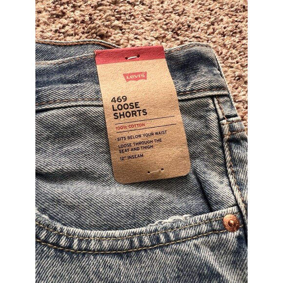 NWT Levi's 469 Men's Jean Shorts Light Wash Loose Fit Distressed Denim Size 34 - Picture 3 of 11